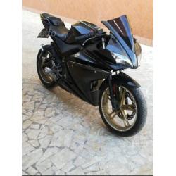 R 125