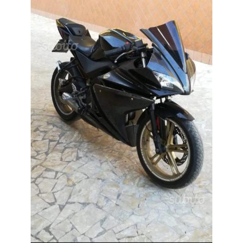 R 125