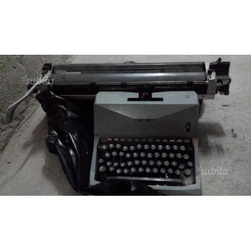 Macchina per scrivere Olivetti