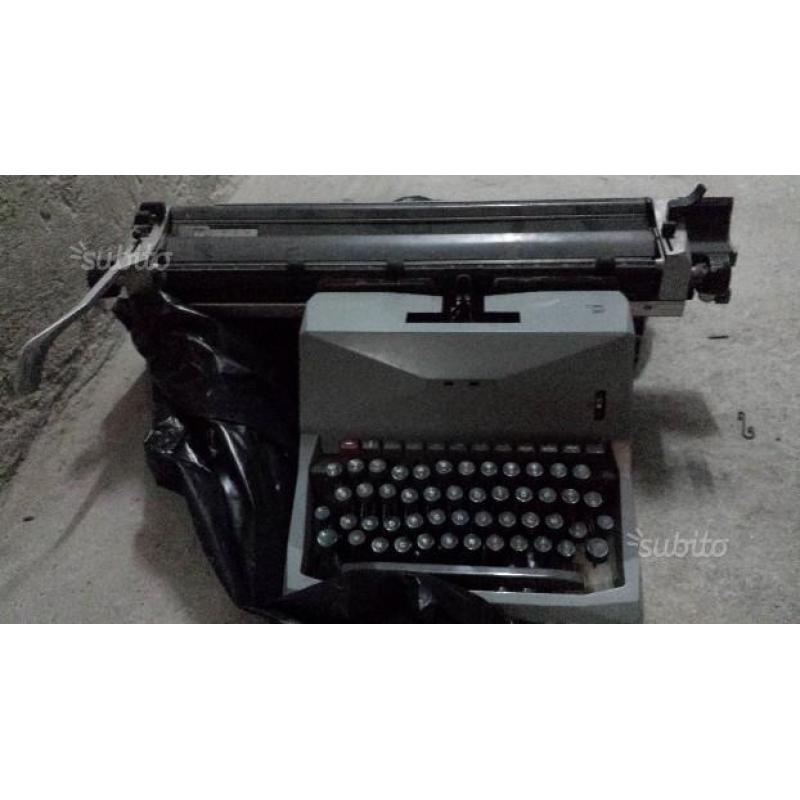 Macchina per scrivere Olivetti