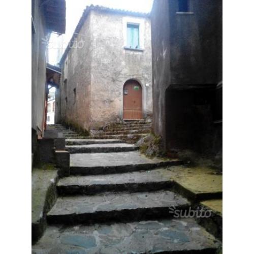 Fabbricato indipendente da ristrutturare