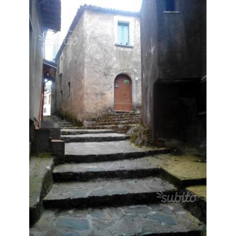 Fabbricato indipendente da ristrutturare