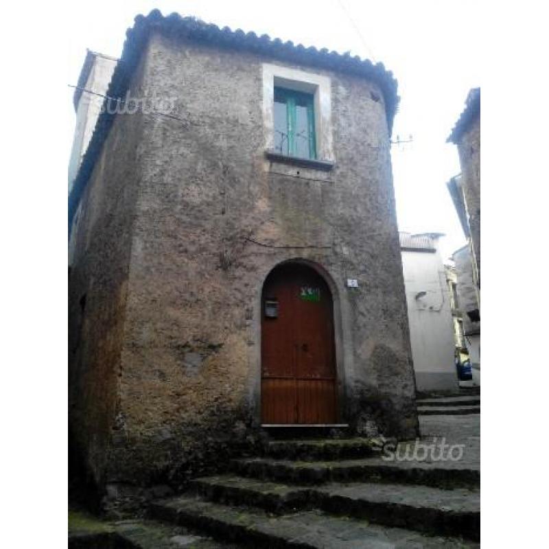 Fabbricato indipendente da ristrutturare