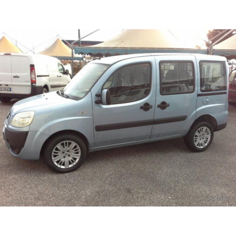 FIAT DOBLO 105 cv MJT  Vetrato con 5 posti