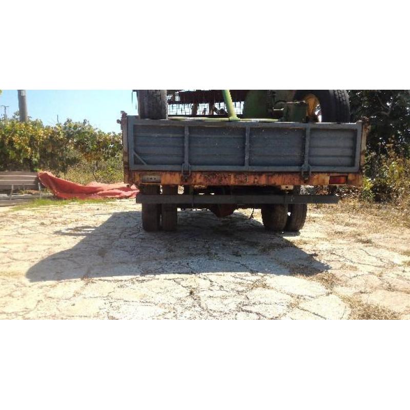 Carrello agricolo ribaltabile su tre lati