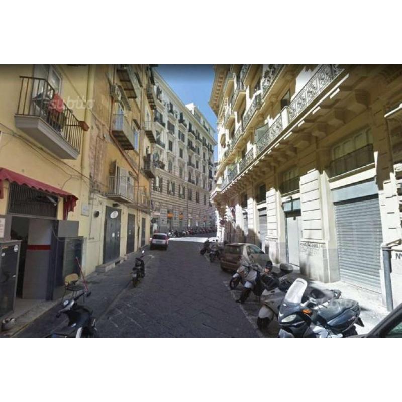 Locale Commerciale a Napoli, 2 locali