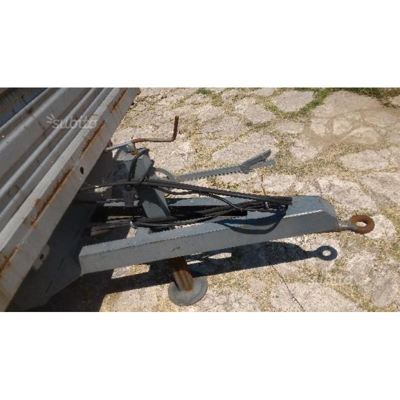 Carrello agricolo ribaltabile su tre lati