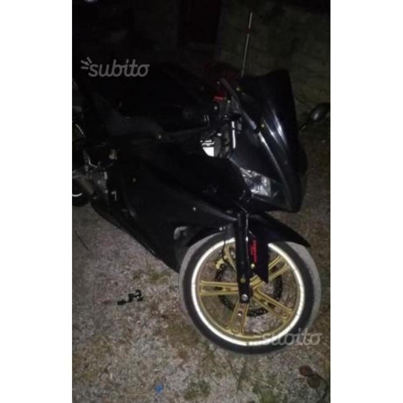 R 125