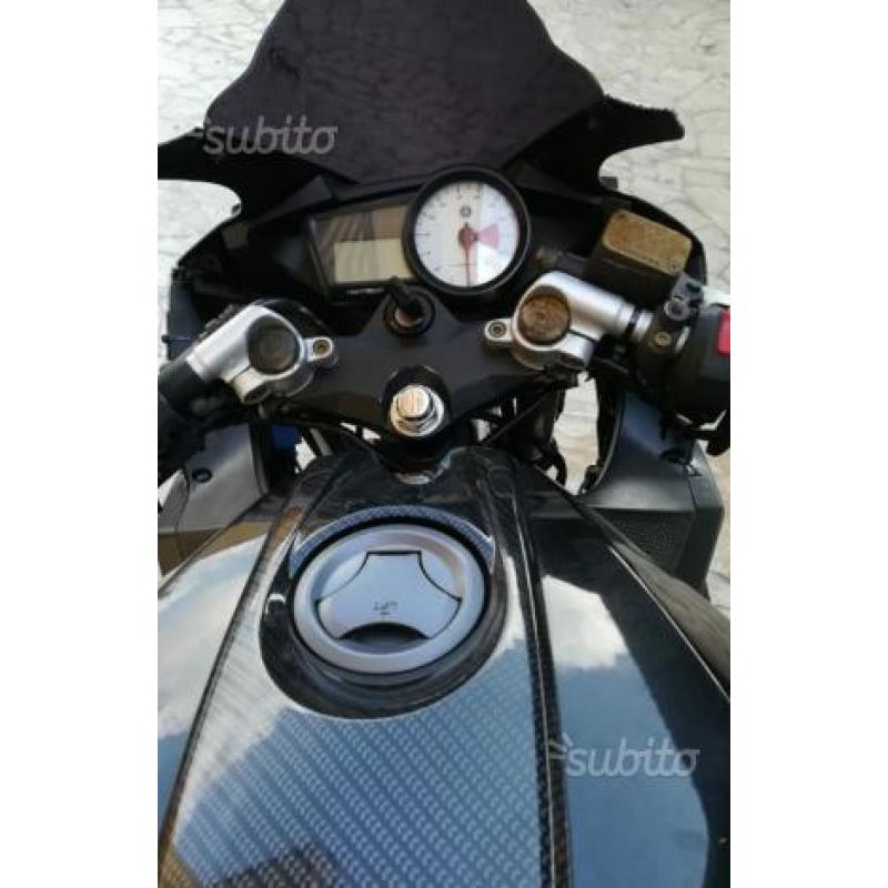 R 125