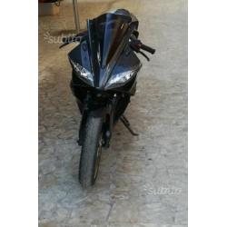 R 125