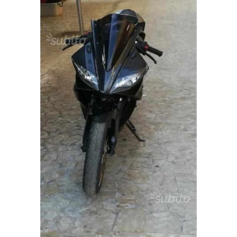 R 125