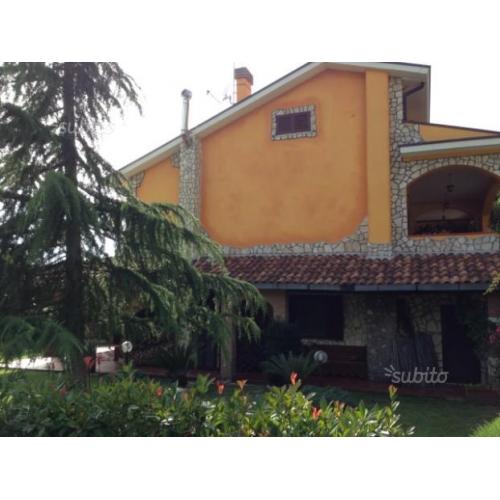 Villa su tre livelli di mq 220