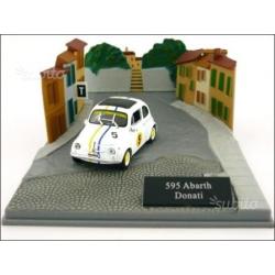 Fiat 500 Universal Hobbies diorama 1/43