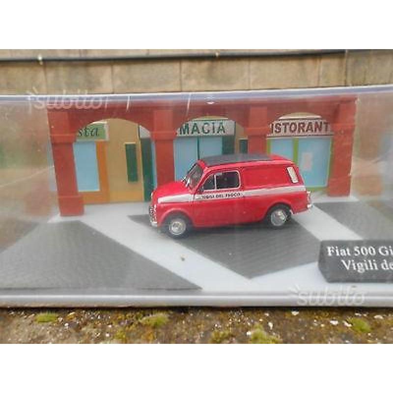 Fiat 500 Universal Hobbies diorama 1/43