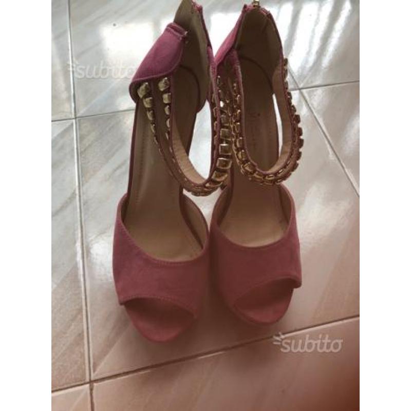 Tacchi fucsia estive