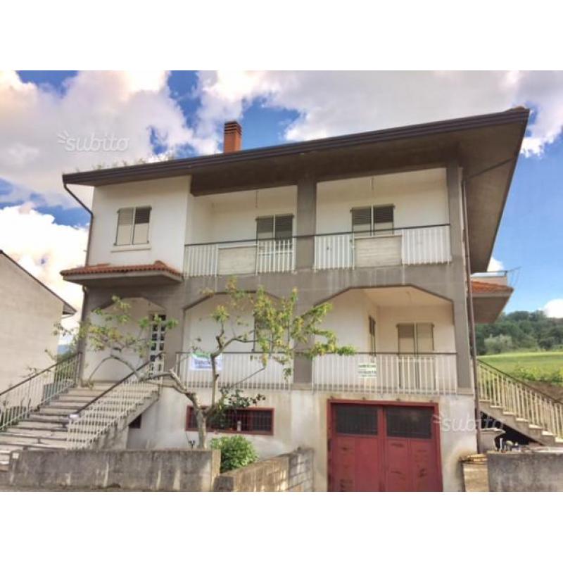 Villa indipendente in zona centrale Con giardino