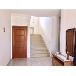 Villa indipendente in zona centrale Con giardino