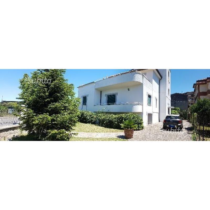 Appartamento ammobiliato in villa rif.2.f.a.4