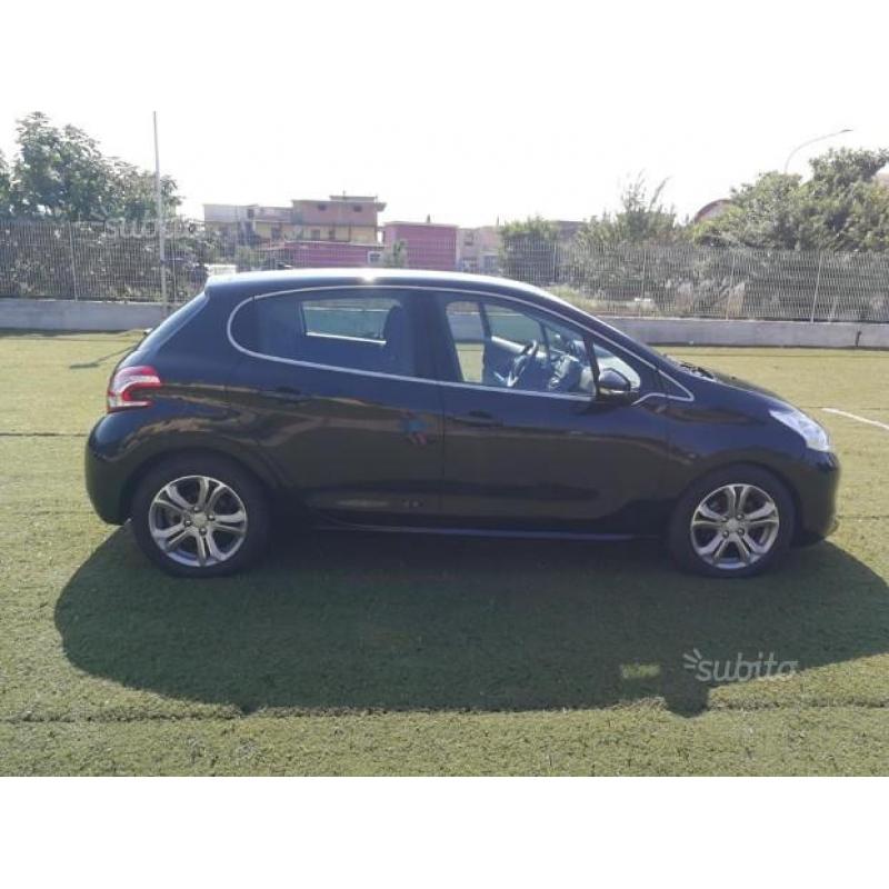 PEUGEOT 208 1.6 Hdi Allure Navi Fari Led