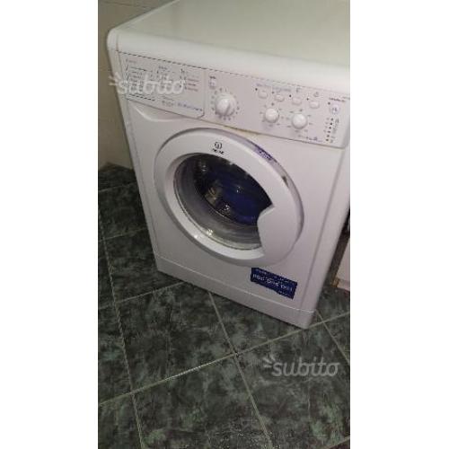 Lavatrice marca Indesit modello IWC5085