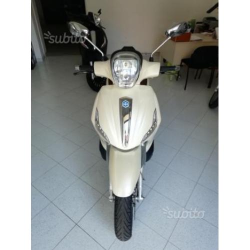Beverly 300 2015 colore bianco assicurazione conve