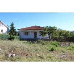 Villetta indipendente 190 ca. terreni 2600 mq ca