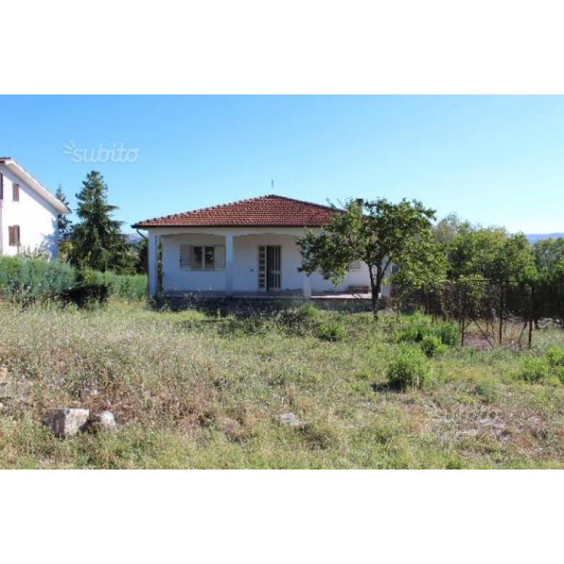 Villetta indipendente 190 ca. terreni 2600 mq ca