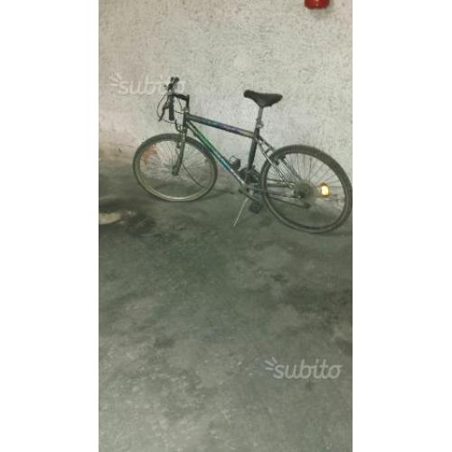 Bicicletta mountain bike poco usata