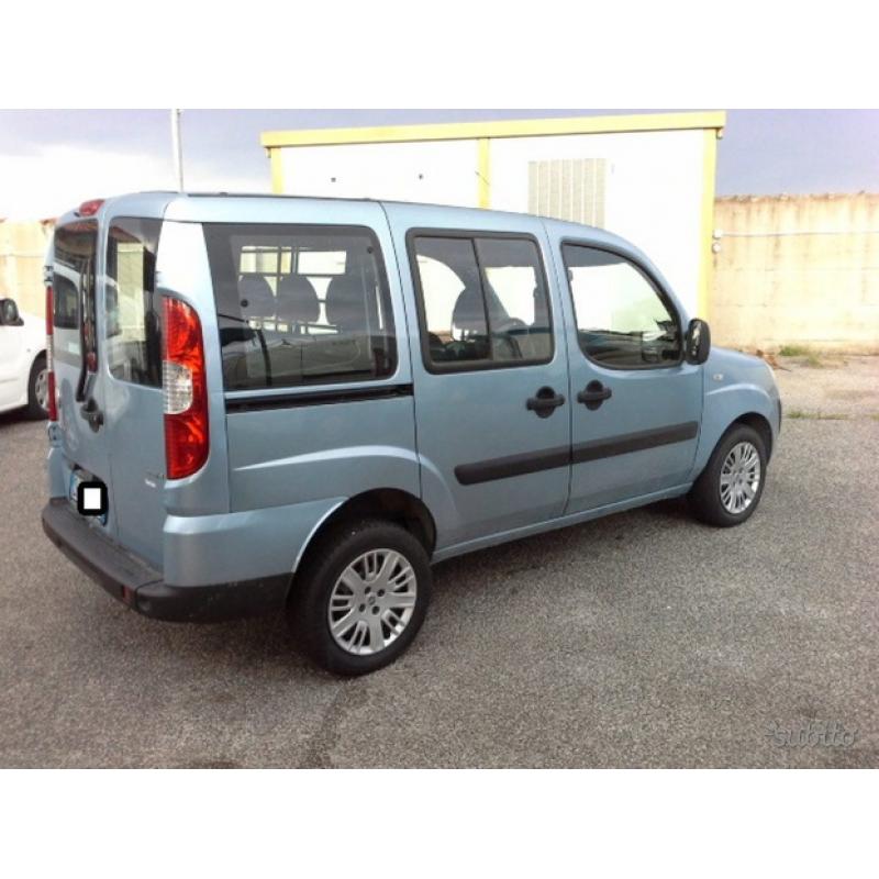 FIAT DOBLO 105 cv MJT  Vetrato con 5 posti