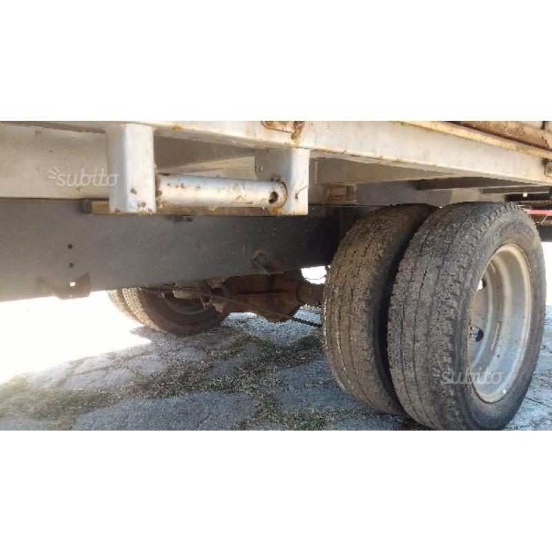 Carrello agricolo ribaltabile su tre lati