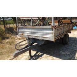 Carrello agricolo ribaltabile su tre lati