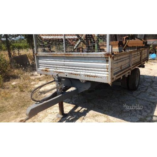Carrello agricolo ribaltabile su tre lati