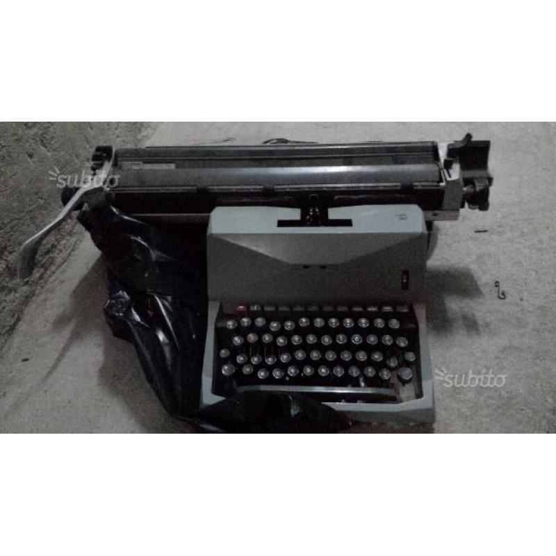 Macchina per scrivere Olivetti
